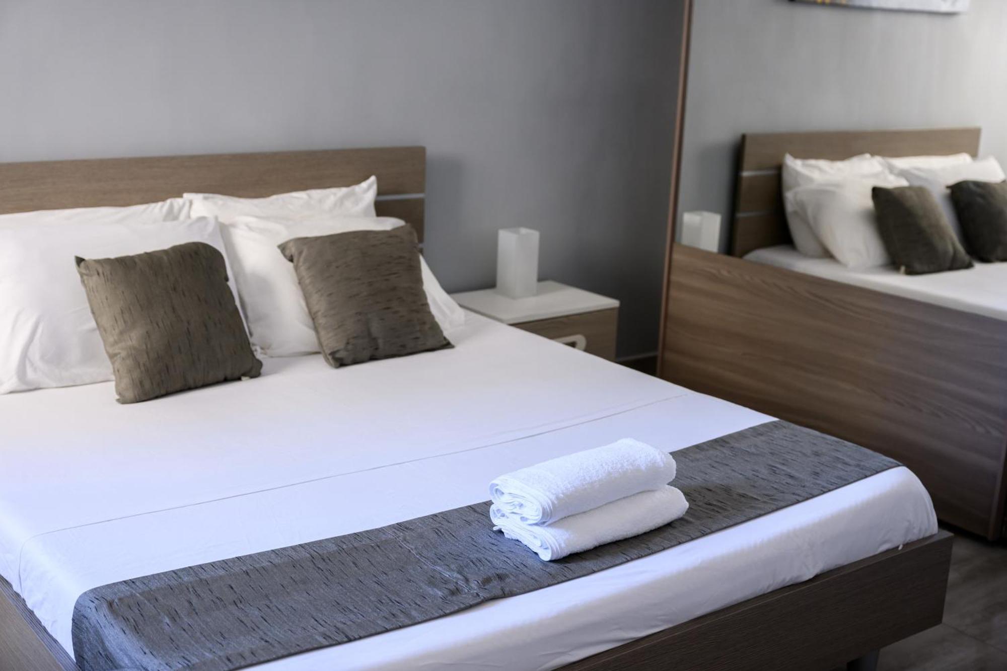 F9 Room 1, Private Double Room With Private Bathroom In Shared Flat มซิดา ภายนอก รูปภาพ