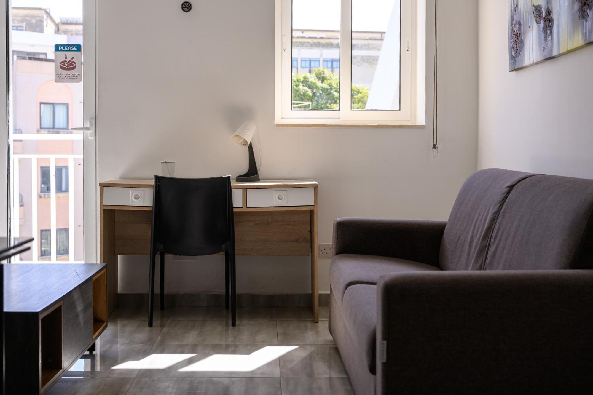 F9 Room 1, Private Double Room With Private Bathroom In Shared Flat มซิดา ภายนอก รูปภาพ