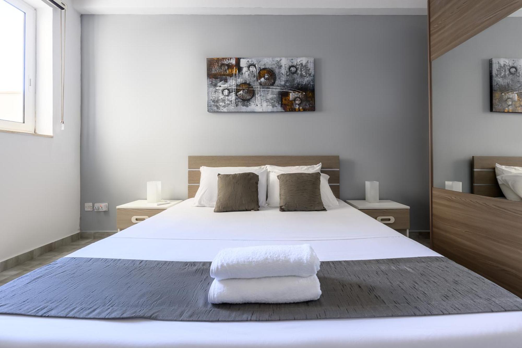 F9 Room 1, Private Double Room With Private Bathroom In Shared Flat มซิดา ภายนอก รูปภาพ
