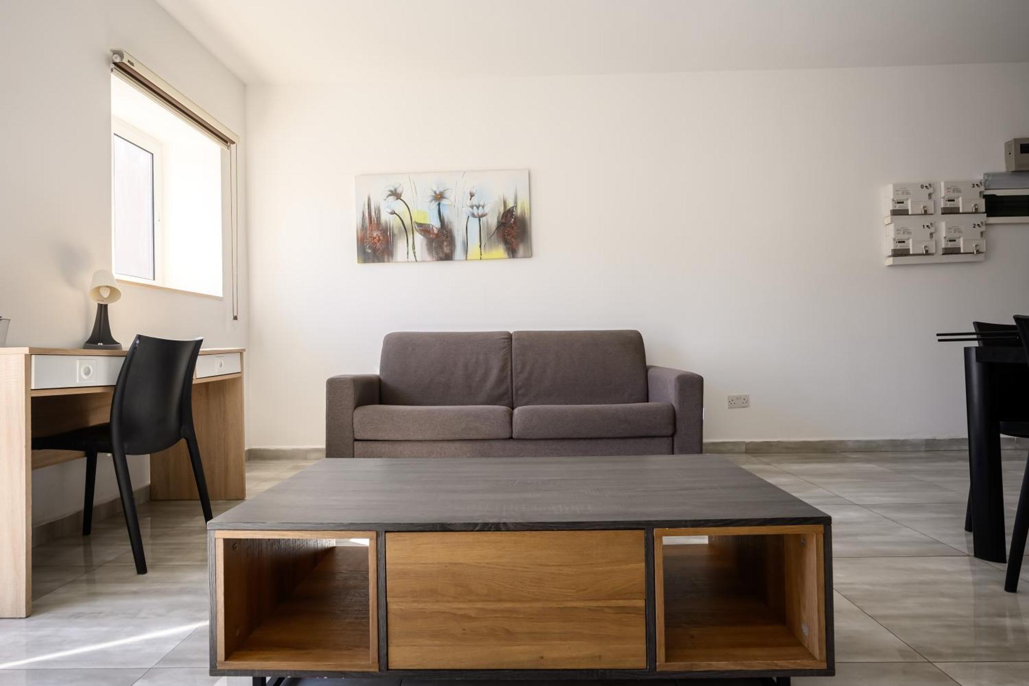 F9 Room 1, Private Double Room With Private Bathroom In Shared Flat มซิดา ภายนอก รูปภาพ