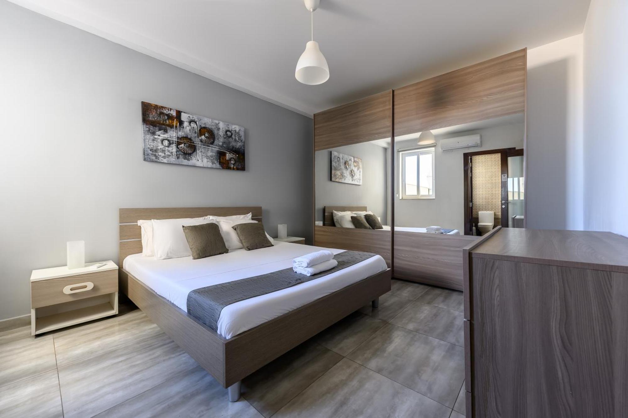 F9 Room 1, Private Double Room With Private Bathroom In Shared Flat มซิดา ภายนอก รูปภาพ